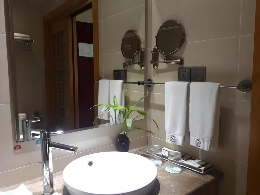 San Jiang Grand Hotel Wientian Zewnętrze zdjęcie